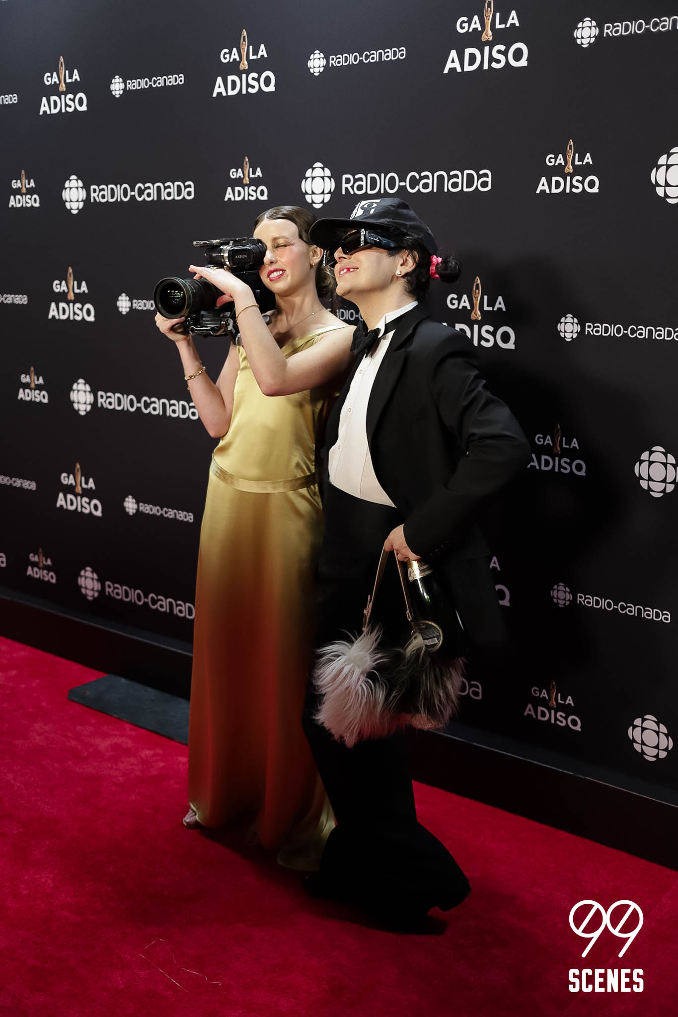 70 photos du tapis rouge du gala de lADISQ 2022 avec Hubert Lenoir, Alicia  Moffet, Jay Scott et sa nouvelle blonde et plus (PHOTOS) - 99scenes