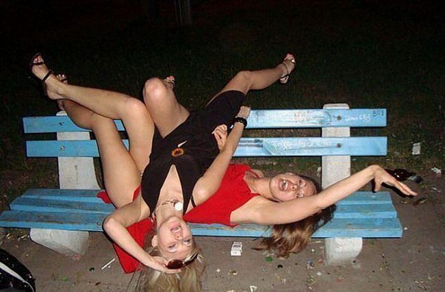 drunk_girls_on_bench