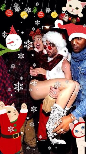 Miley_Cyrus_christmas_2013