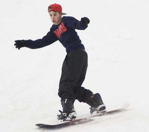 justin_bieber_snowboard