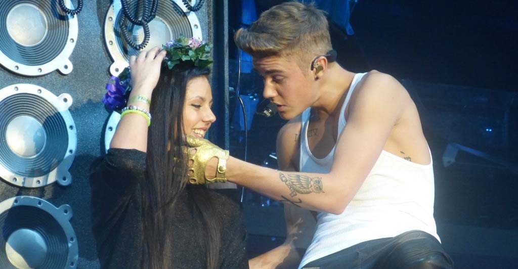 justin bieber one less lonely girl 2016