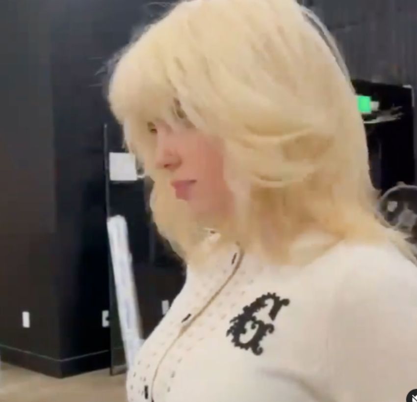 billie eilish cheveux blonde